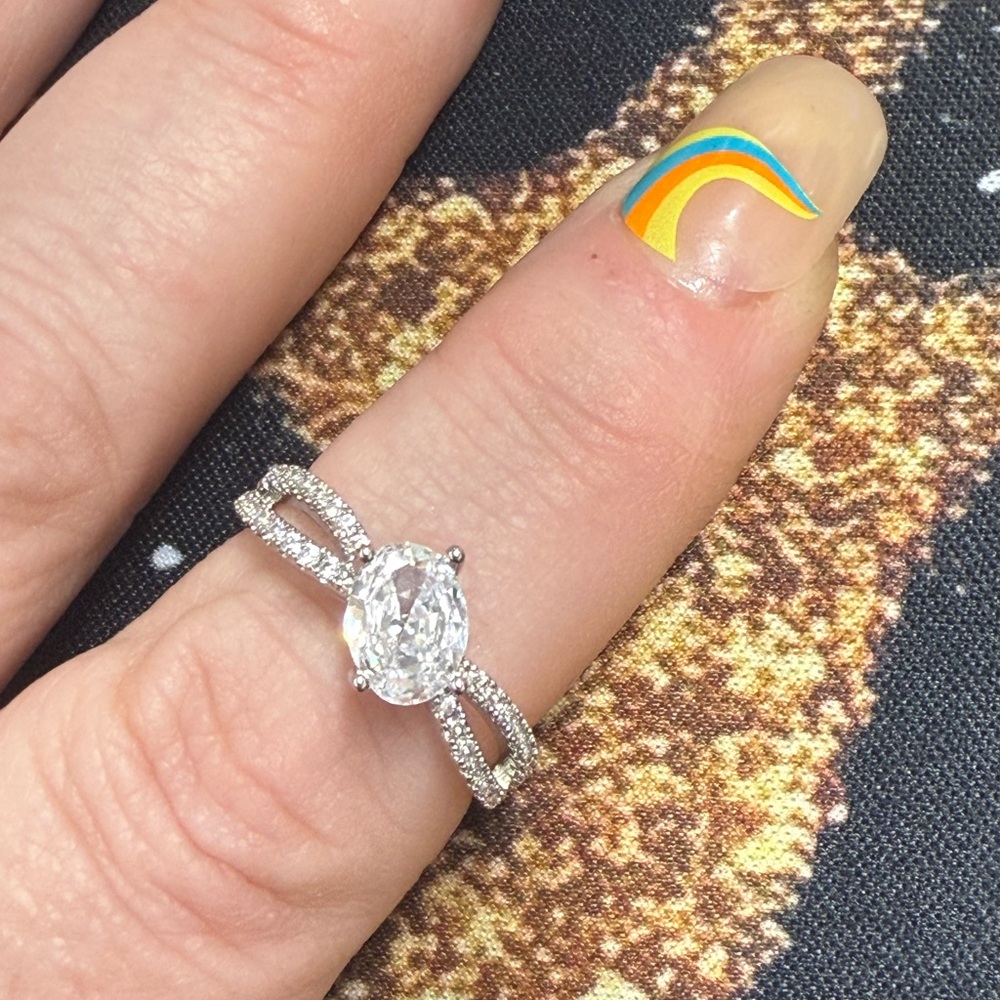 Pretty Bird Silver Oval Elegance Ring